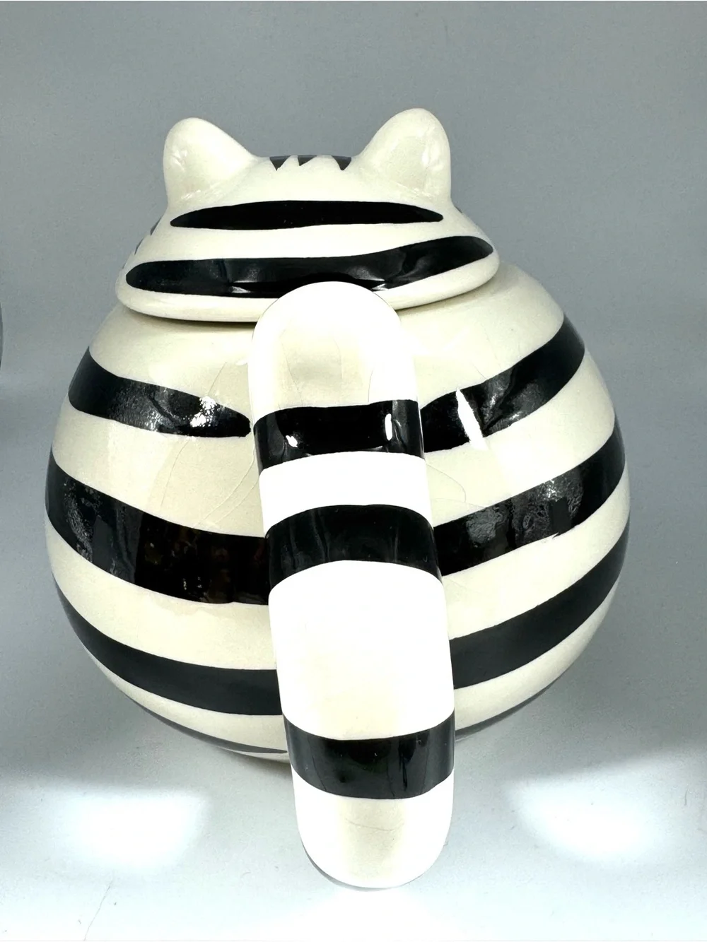 Chubby Cat Teapot - Black and White
